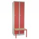 Kovová šatníková skrinka s lavičkou, 60 x 85 x 185 cm, sokel, otočný zámok - Červená - RAL 3000